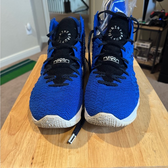 Nike Blue and Black Lebron Uninterrupted Size 14 - Picture 2 of 5